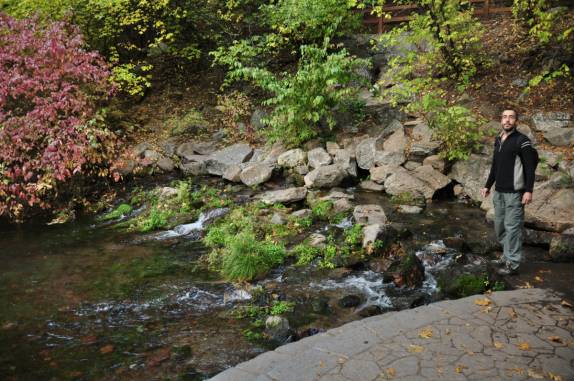 Aqui nasce o rio Sacramento, em Mount Shasta, na Califórnia, nos Estados Unidos